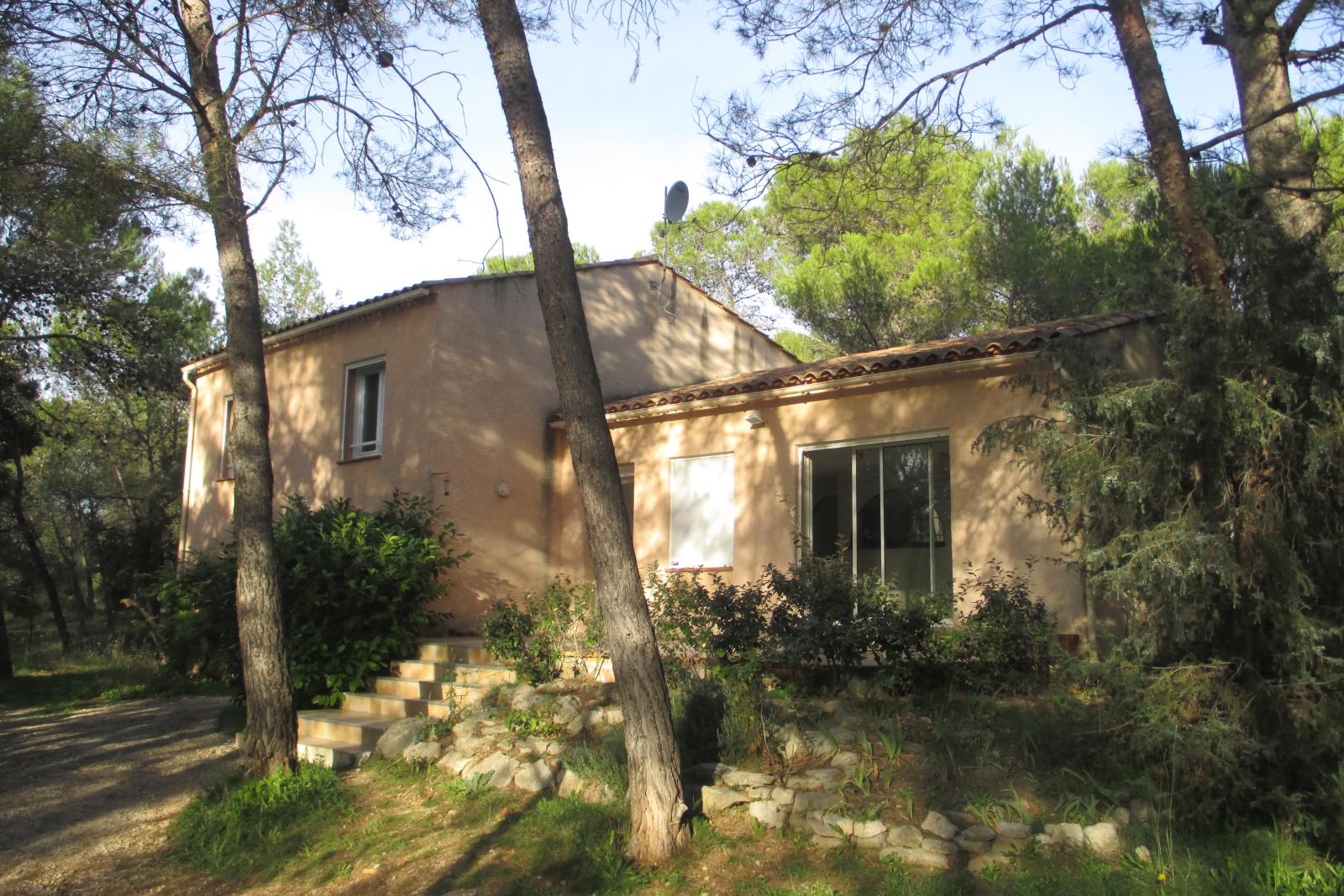 Montaud – Dans cadre boisé, villa T4 de 102 m² avec buanderie et garage