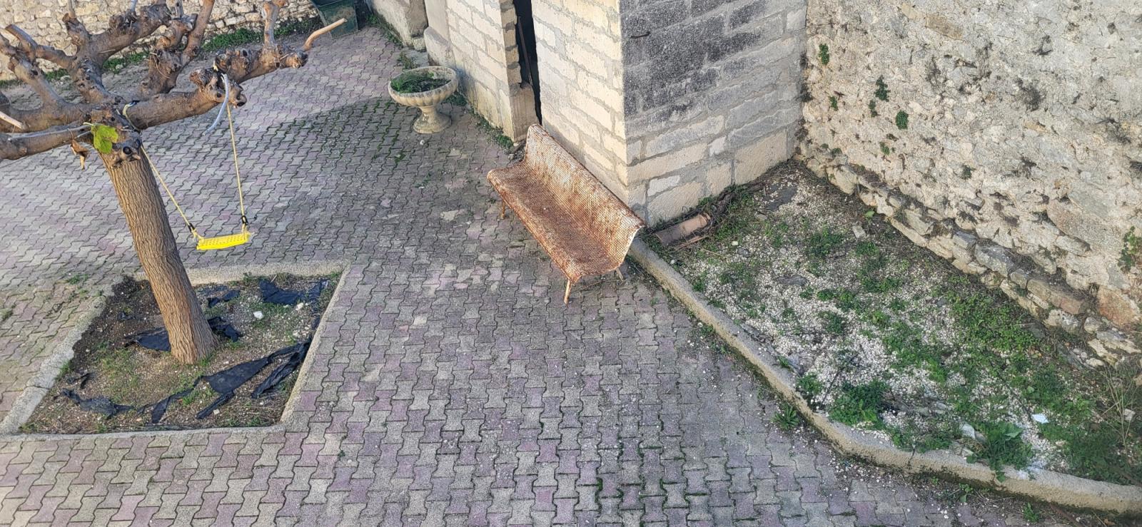 SAINT-HILAIRE-DE-BEAUVOIR – Maison de village  lumineuse T4/5 de 103 m² avec jardin et parking privatif