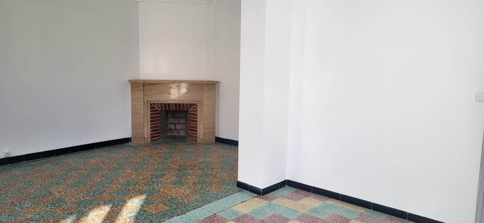 SAINT-HILAIRE-DE-BEAUVOIR – Maison ide village de T4/5 de 103 m² avec jardin et parking